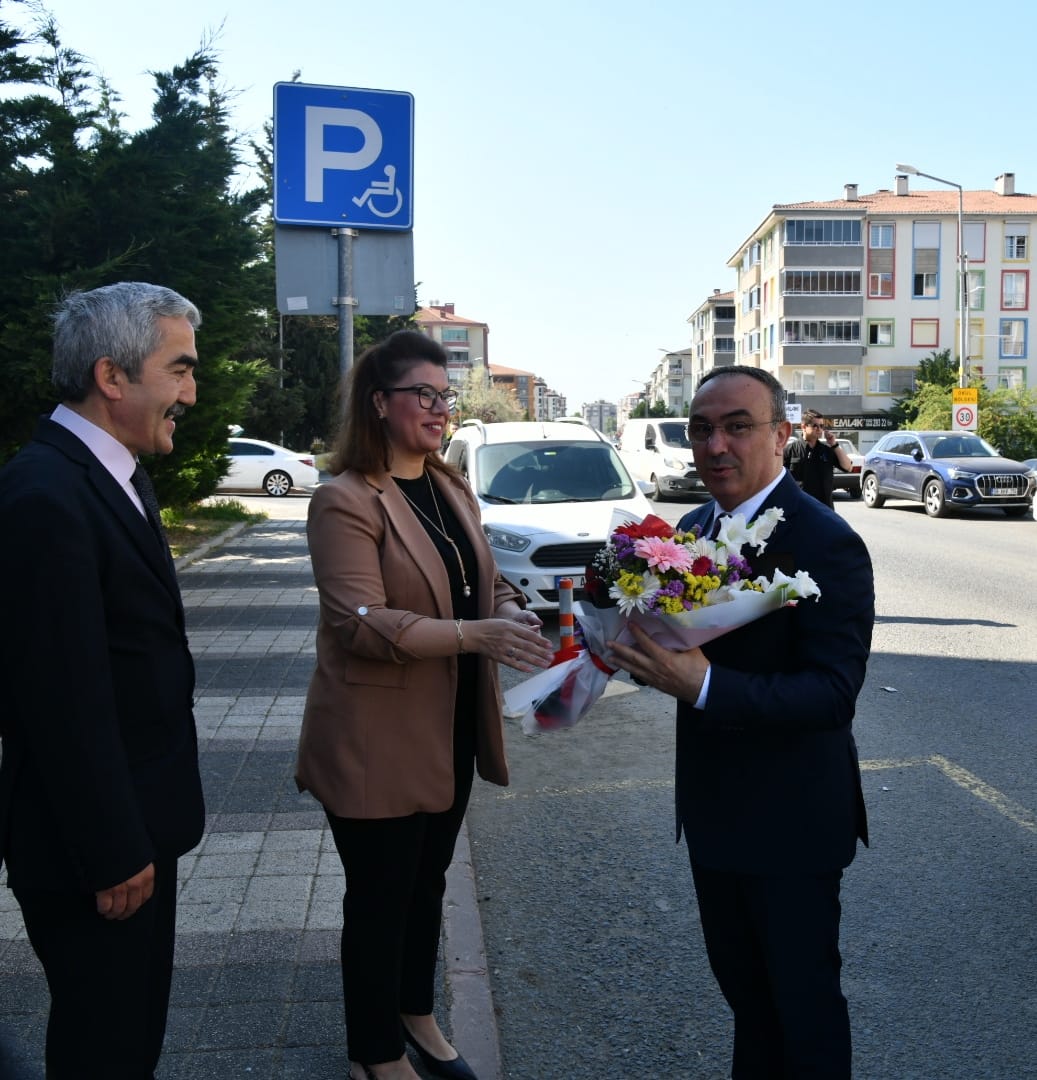 Vali Soytürk Kadastro İl Müdürlüğü ile Süleymanpaşa Tapu Müdürlüğünü Ziyaret Etti