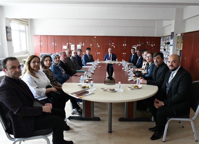 Vali Soytürk Okul Müdürleri ve Okul Aile Birliği Başkanlarının Sorun ve Taleplerini Dinledi