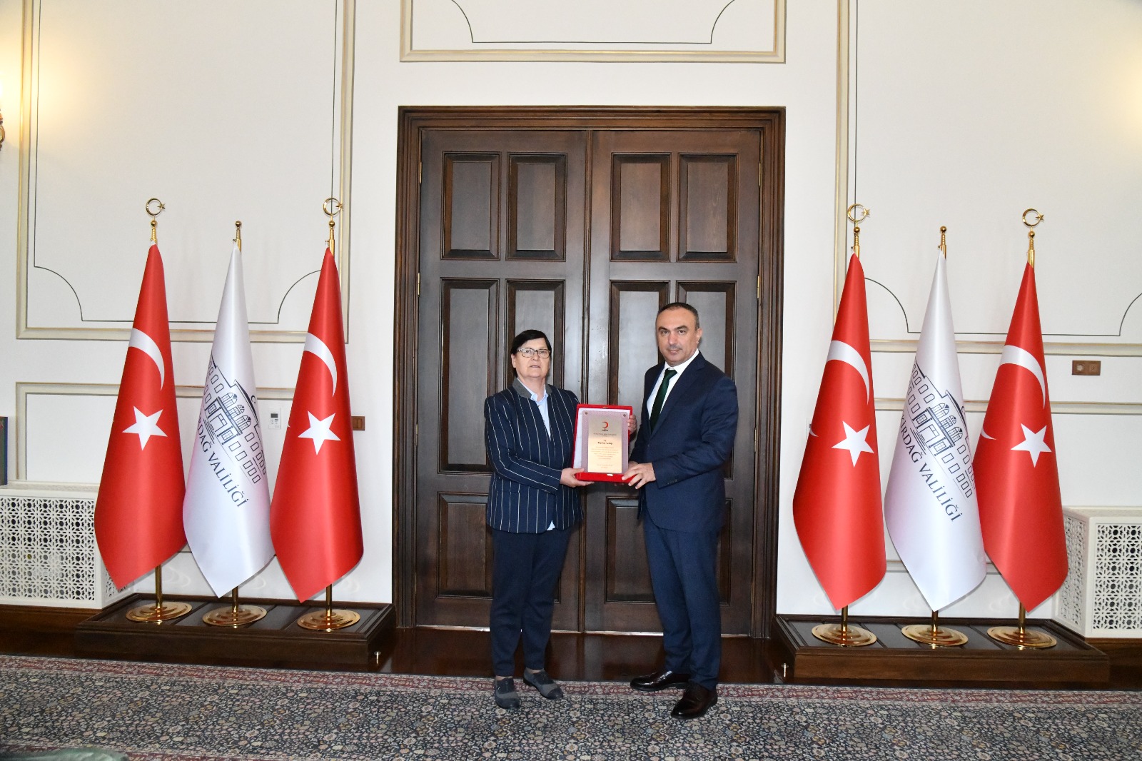 Türk Kızılayı Tarafından Verilen “Kurumsal Kan Bağışçısı Madalyası” Vali Soytürk’e Taktim Edildi