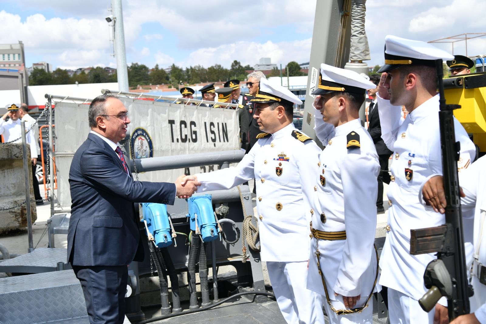 Vali Soytürk TCG Işın Gemisi’ni Ziyaret Etti