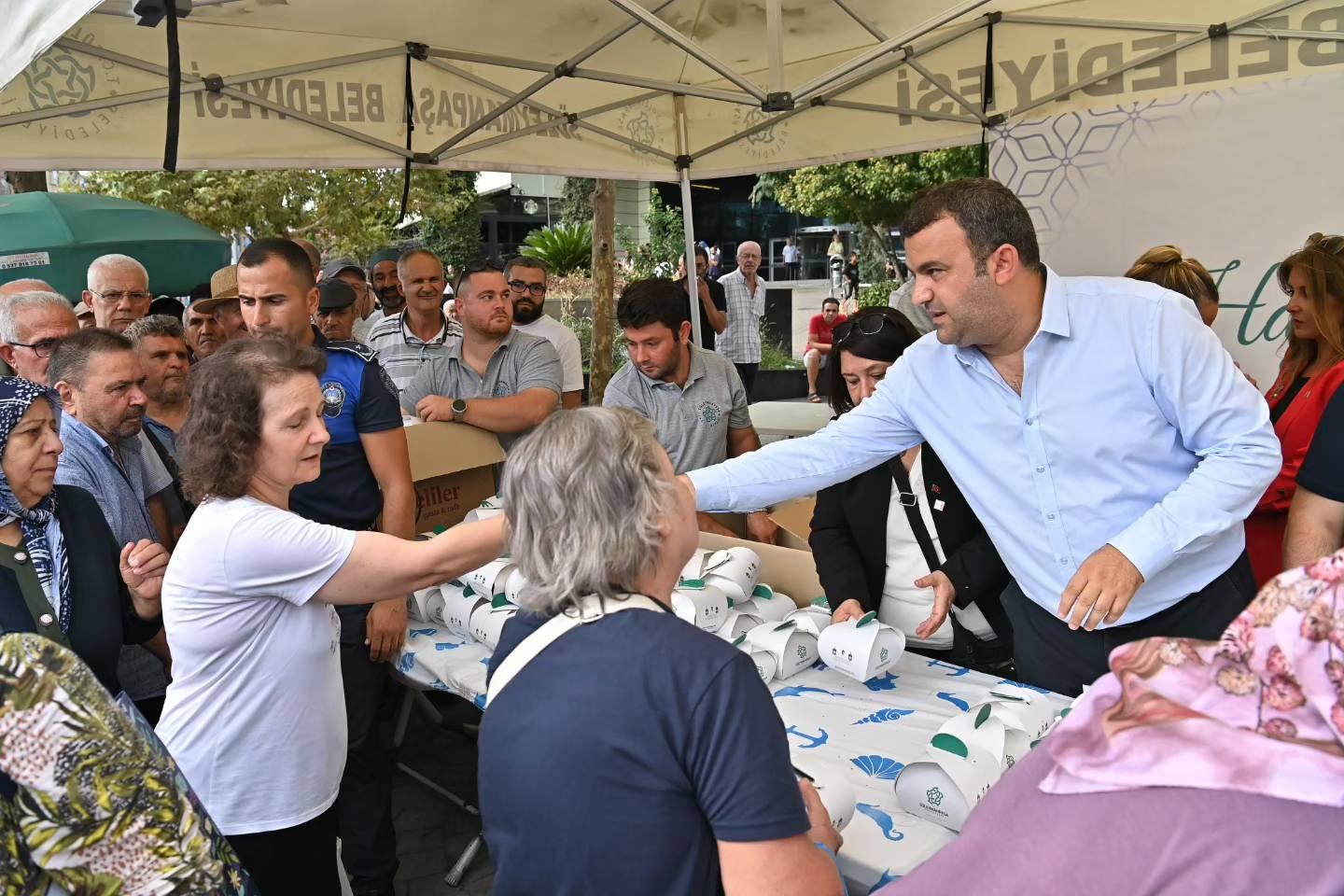 Nallar: Mevlit Kandili’nin güzelliğini vatandaşlarımızla paylaşmanın mutluluğunu yaşıyoruz.