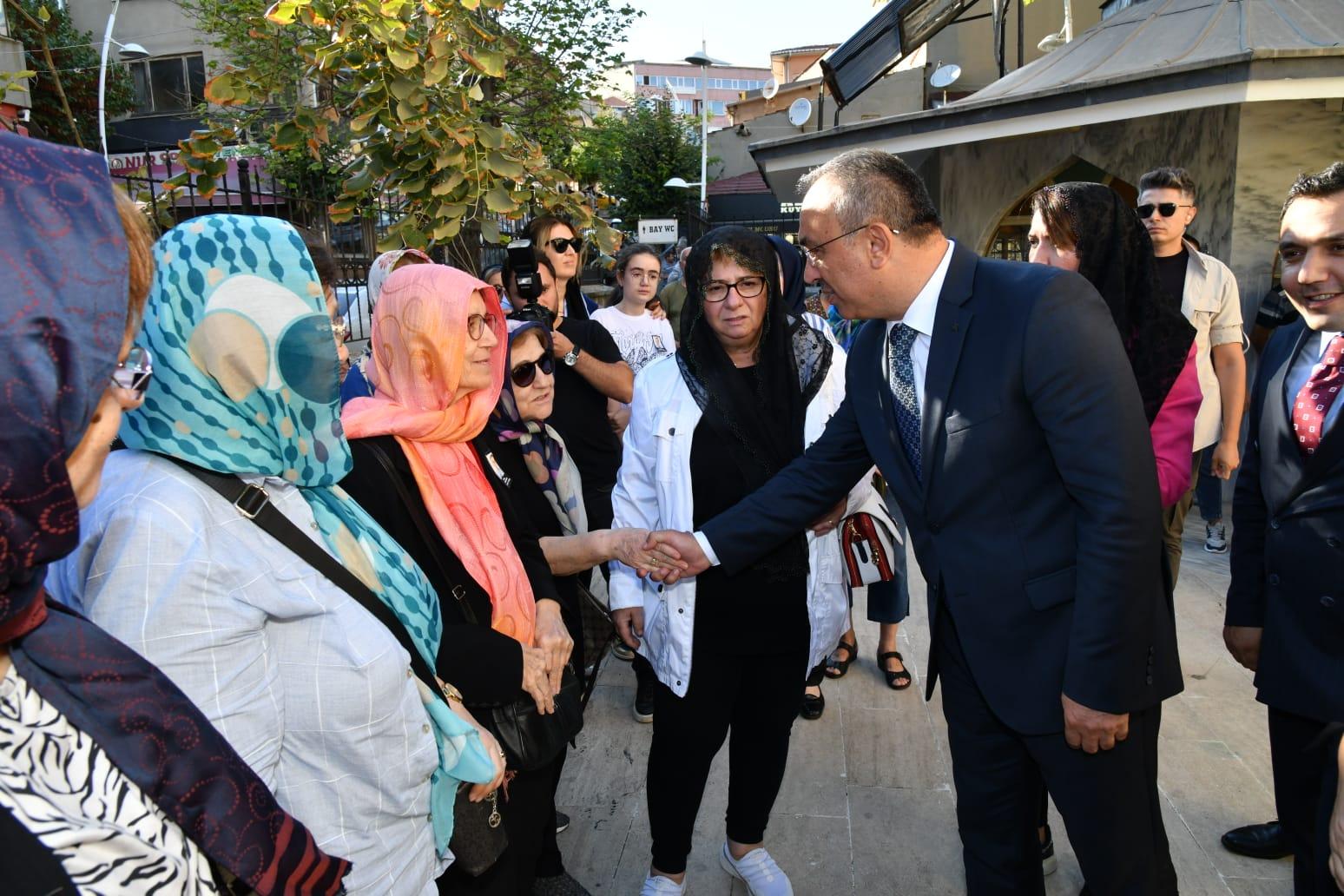 Vali Soytürk Emekli Emniyet Müdürü Merhum Oktay Çeşmelilerin Cenaze Töreni’ne Katıldı