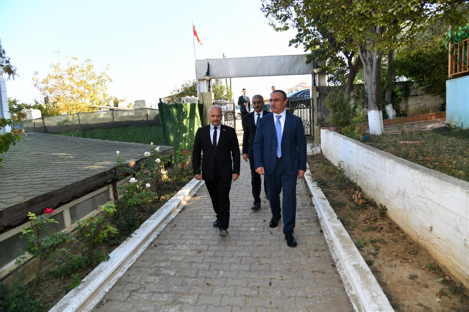 Vali Soytürk Annesi Vefat Eden Gaziye Taziyelerini İletti
