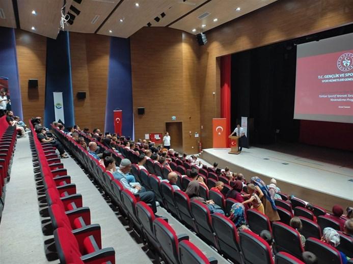 ERGENE İLÇEMİZDE “TÜRKİYE SPORTİF YETENEK TARAMASI VE SPORA YÖNLENDİRME PROJESİ BİLGİLENDİRME TOPLANTISI” GERÇEKLEŞTİRİLDİ.