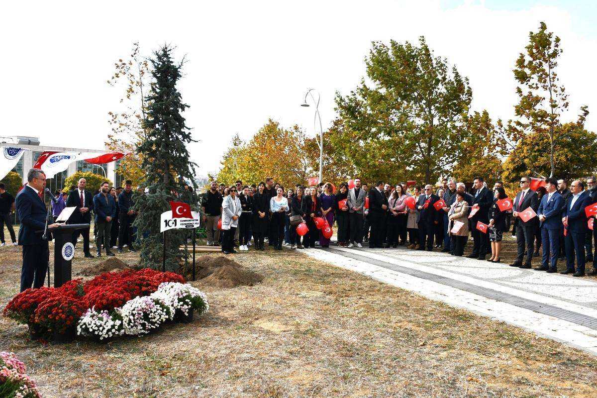 Üniversitemizde Geleneksel ‘Cumhuriyet Fidanı’ Dikim Töreni Gerçekleşti