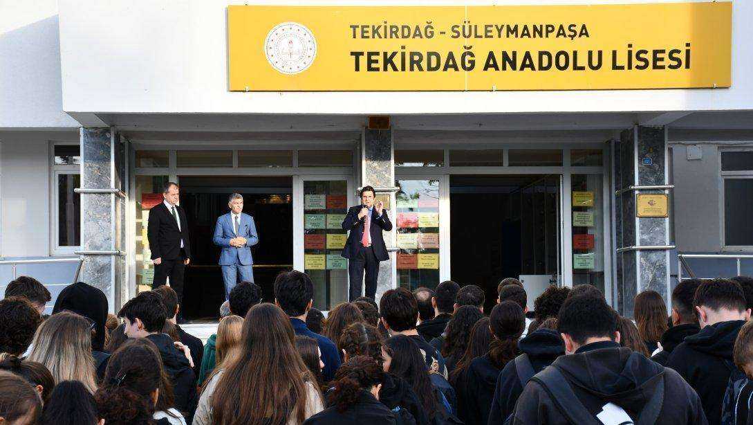 Dr. Abdülaziz YENİYOL ve İlçe Milli Eğitim Müdürü Ebubekir ATİLLA Tekirdağ Anadolu Lisesinde bayrak törenine katıldı.