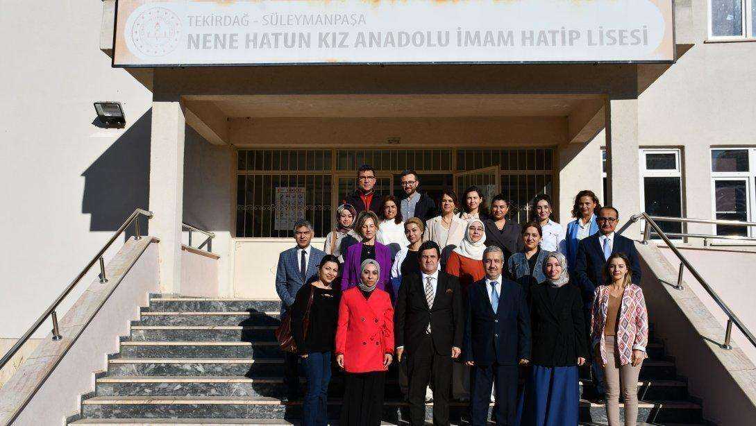 Dr. Abdülaziz YENİYOL Nene Hatun Kız Anadolu İmam Hatip Lisesini Ziyaret Etti