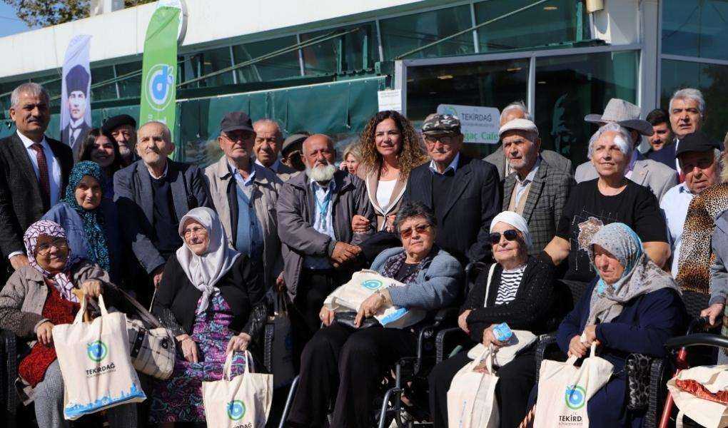 BÜYÜKŞEHİR’DEN BÜYÜKLERİMİZ İÇİN ANLAMLI ETKİNLİK