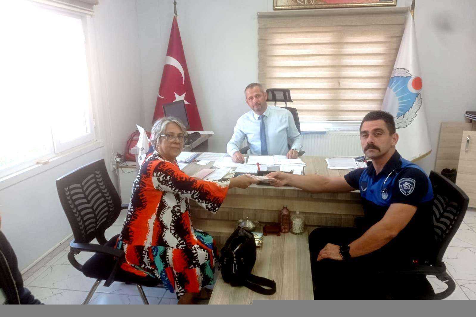 ATM’de Unuttuğu Emekli Maaşını Zabıta Ekipleri Teslim Etti
