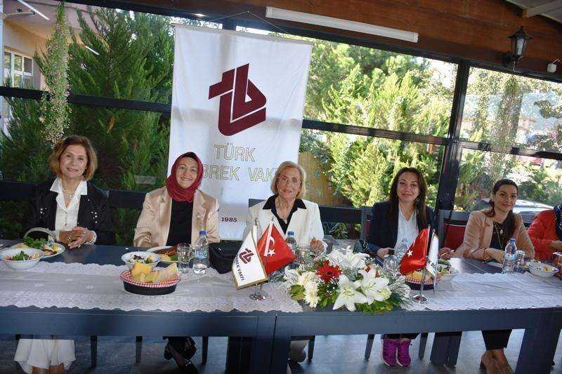 TÜRK BÖBREK VAKFI ÜYELERİ YEMEKTE BULUŞTU