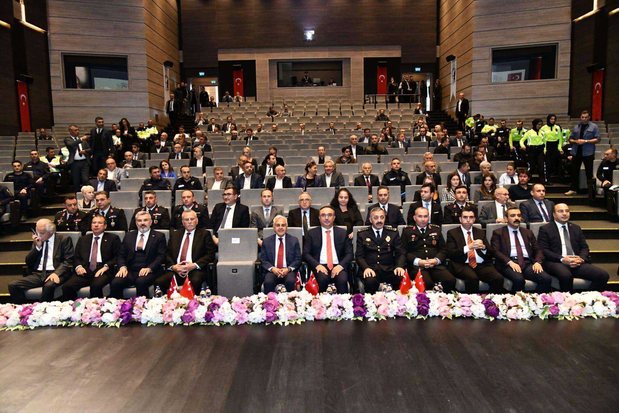 Vali Soytürk Araç Bağış Kampanyasına Katılan Hayırseverlere “Teşekkür Belgesi” Taktim Etti