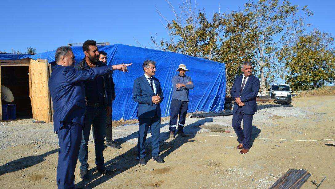 Ebubekir ATİLLA okul inşaatını gezerek incelemelerde bulundular.