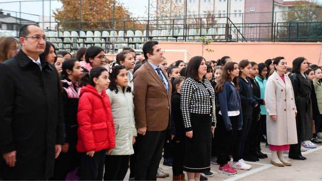 Dr. Abdülaziz Yeniyol, Süleymanpaşa İlçesinde Vali Enver Salihoğlu Ortaokulunun Bayrak Törenine Katıldı