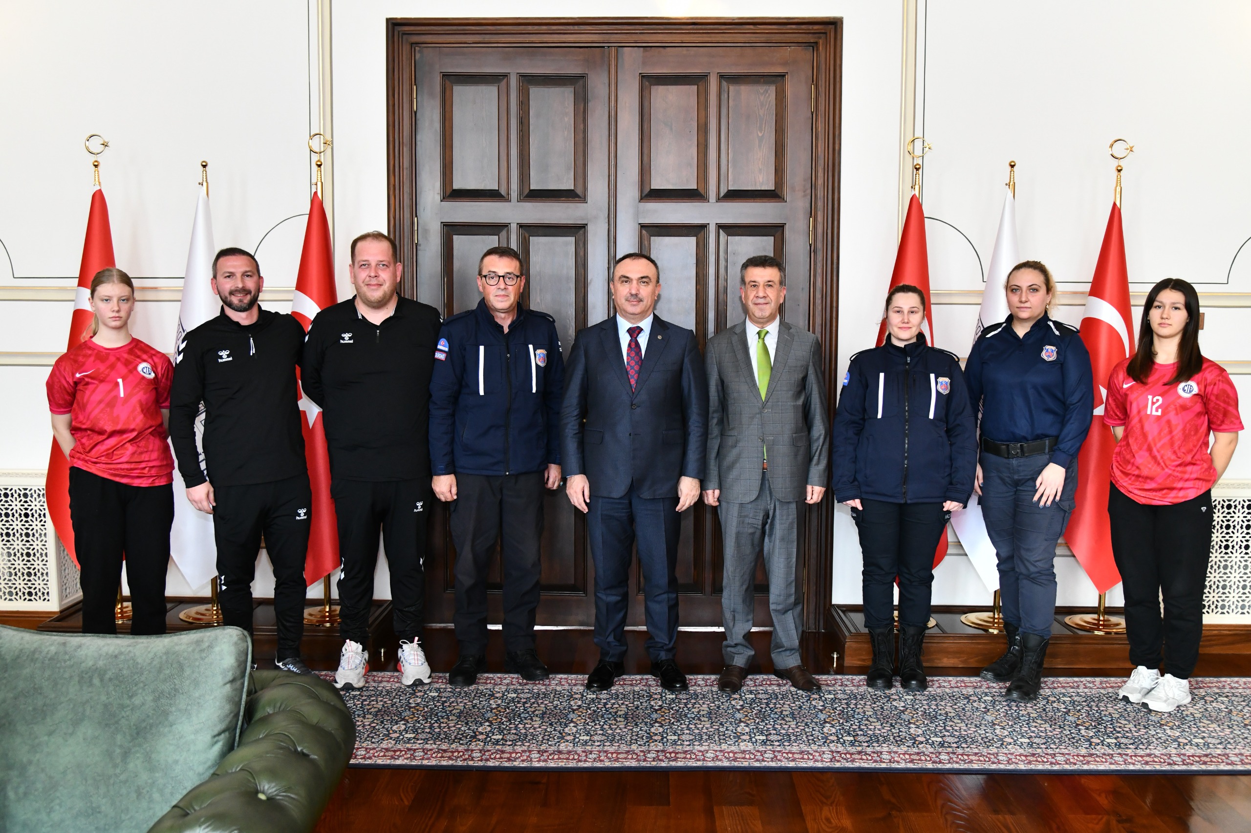 Ceza ve Tevkif Evleri Hentbol Spor Kulübü Başkanı ve Sporcular Vali Soytürk’ü Ziyaret Etti