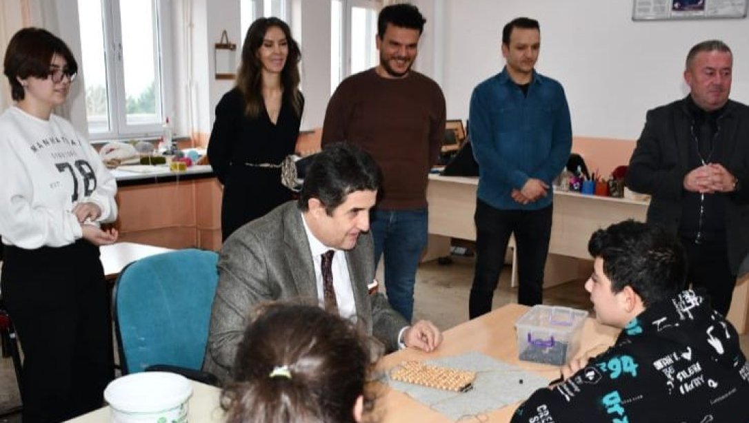 İl Millî Eğitim Müdürümüz Dr. Abdülaziz Yeniyol, 3 Aralık Dünya Engelliler Günü Kapsamında Süleymanpaşa İlçesinde Tekirdağ Özel Eğitim Uygulama Okulunu Ziyaret Etti