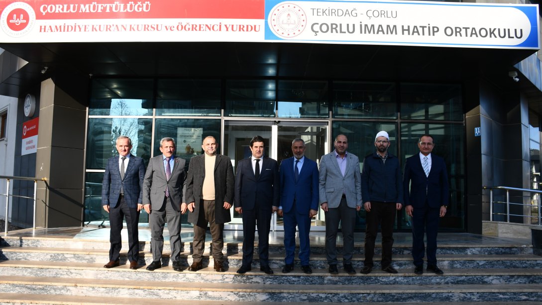 İl Milli Eğitim Müdürümüz Dr. Abdülaziz Yeniyol, Çorlu Hamidiye Kuran Kursu ile Çorlu İmam Hatip Ortaokulunu Ziyaret Etti