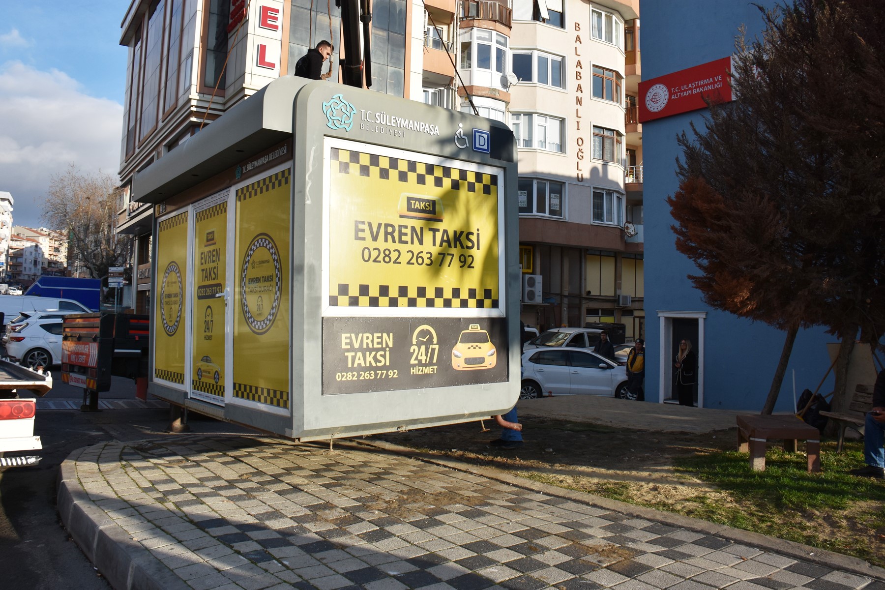 Atıl Durumdaki Kapalı Otobüs Durakları Taksi Durağına Dönüştürüldü