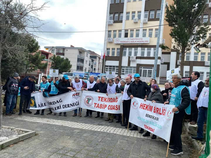 Haftalık iş bırakma eylemi yapan aile hekimleri seslerini duyurdu.