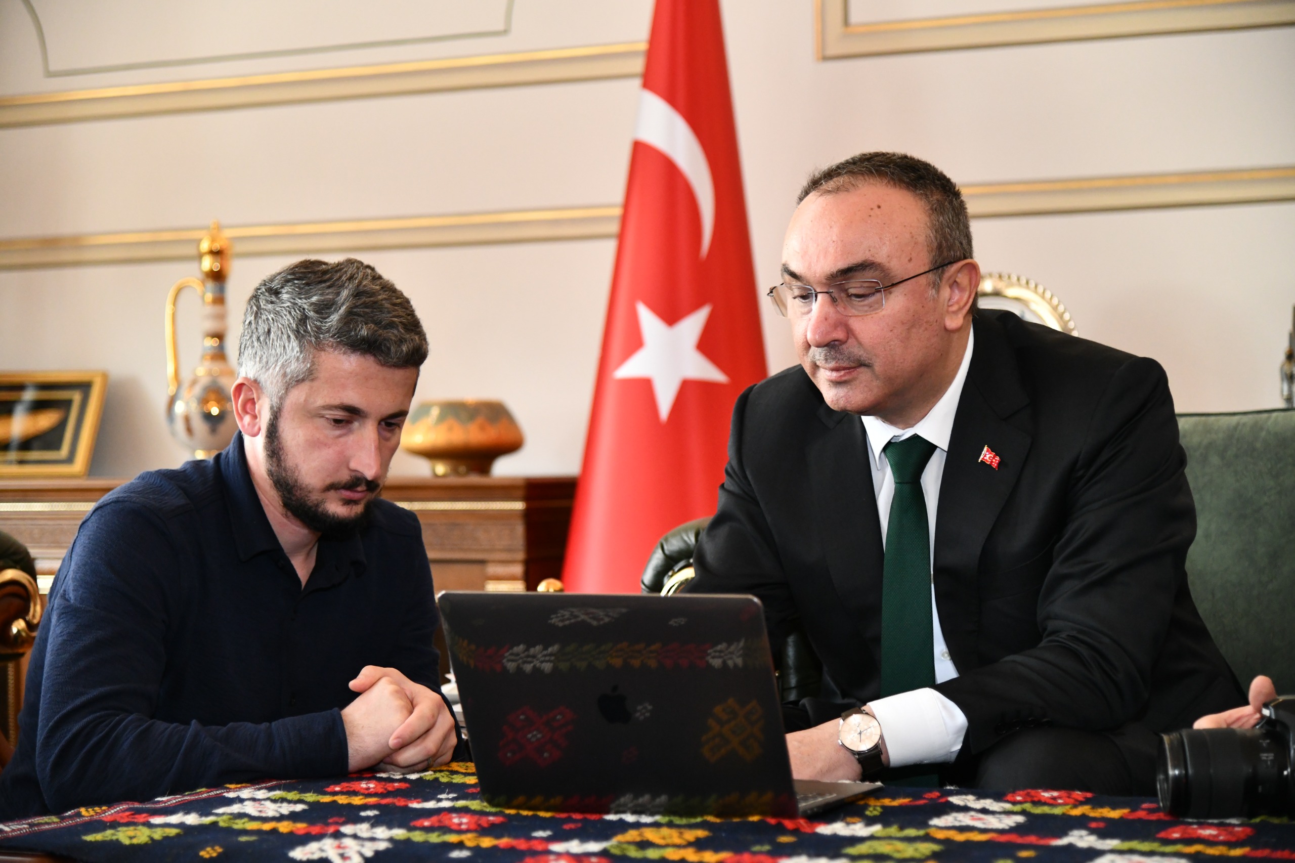 Vali Soytürk Anadolu Ajansı’nın (AA) “Yılın Kareleri ” Oylamasına Katıldı