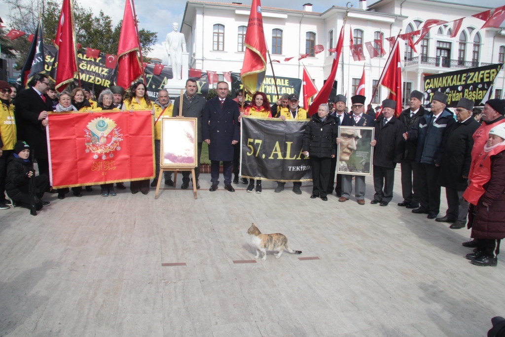 57.Alay devir teslim töreni Valilik önündeki Atatürk önünde yapıldı.