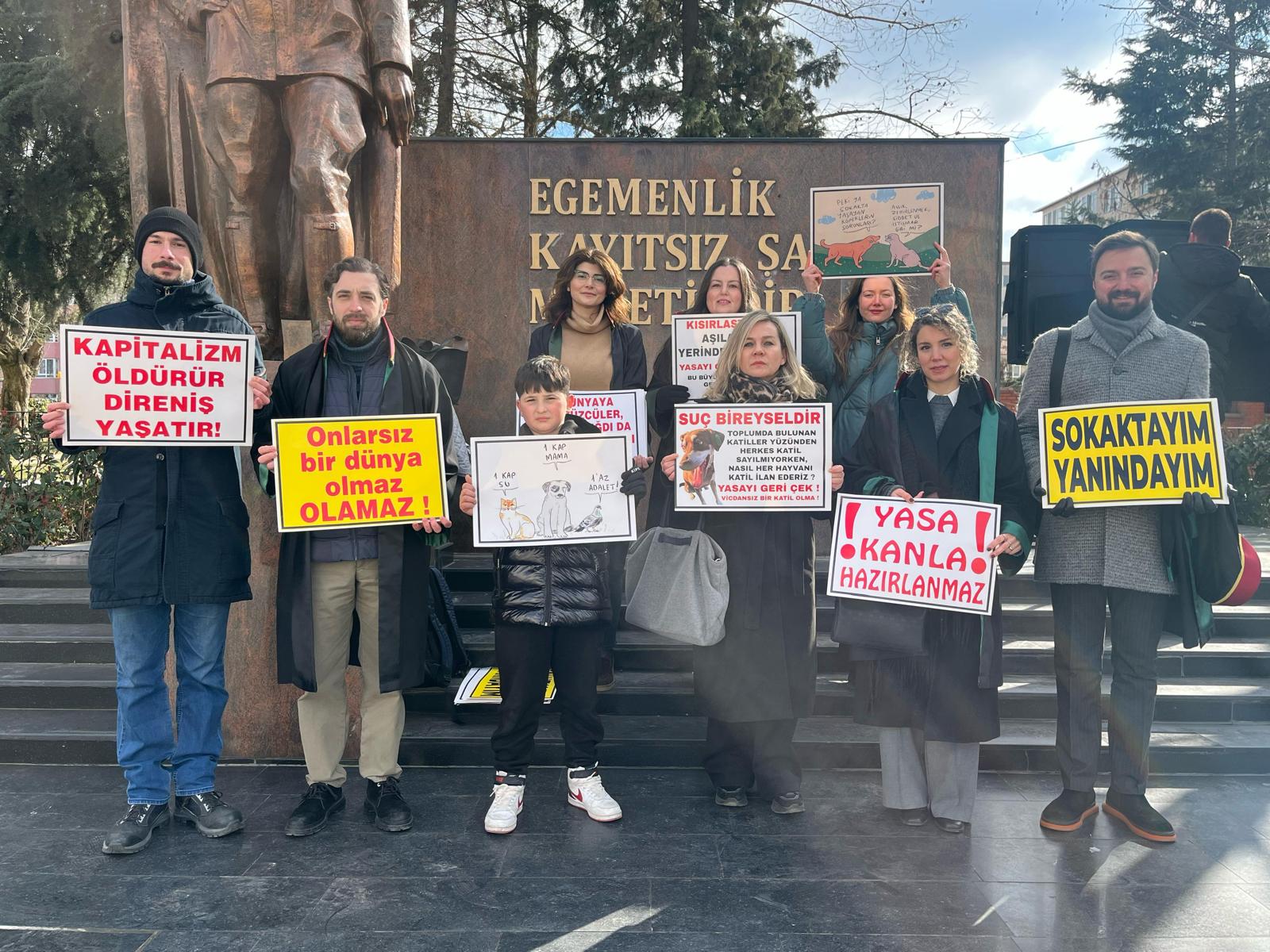 Hayvan Katliamları ve Savunucularına Yönelik Hedef Gösterilmelere Karşı Basın Açıklaması Gerçekleştirdi