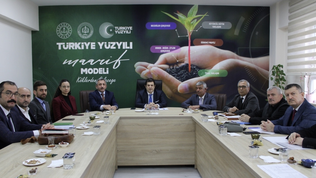 İl Milli Eğitim Müdürümüz Dr. Abdülaziz Yeniyol Başkanlığında Özel Program ve Proje Uygulayan Anadolu İmam Hatip Lisesi Müdürlerinin Katılımı ile Bilgilendirme ve Değerlendirme Toplantısı Yapıldı