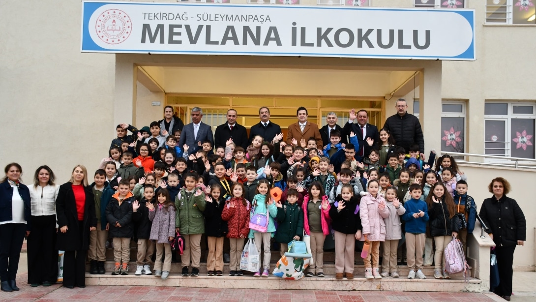 Süleymanpaşa Kaymakamı Mustafa Güler ve İl Millî Eğitim Müdürümüz Dr. Abdülaziz Yeniyol Mevlana İlkokulunda Bayrak Törenine Katıldı