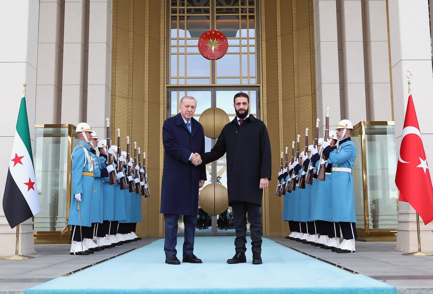 Suriyelilerin iradesini yansıtacak şekilde ülke idaresinin kapsayıcı ve kucaklayıcı bir yaklaşımla tesisini önemsiyoruz.