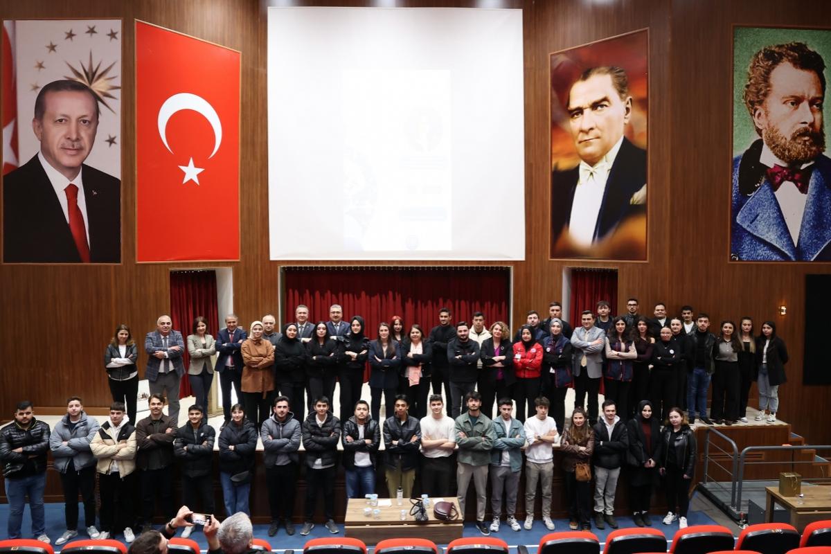 TEKİRDAĞ NKÜ’DE “MİLLİ TEKNOLOJİ HAMLESİ VE PARADİGMA DÖNÜŞÜMÜ” KONFERANSI GERÇEKLEŞTİ