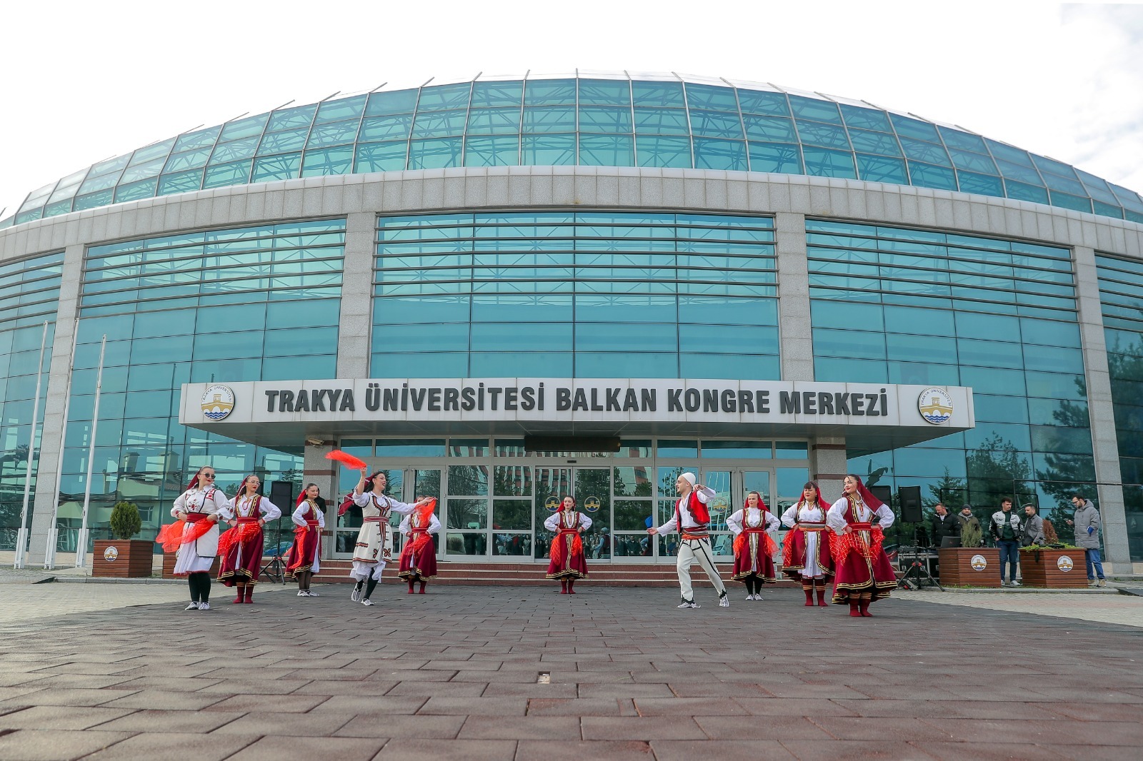 TRAKYA ÜNİVERSİTESİ ULUSLARARASI BALKAN HALK OYUNLARI FESTİVALİ BAŞLADI