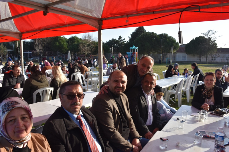 Tekirdağ’da “1. Hamsi ve Mıhlama Festivali” kapsamında katılımcılara yaklaşık 1 ton mıhlama ikram edildi.