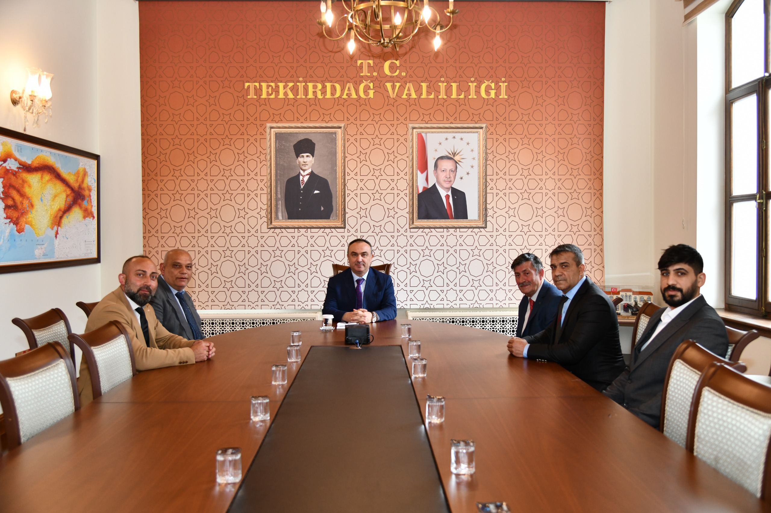Vali Soytürk Roman Koordinatörü ve İlçe Temsilcileri İle Bir Araya Geldi