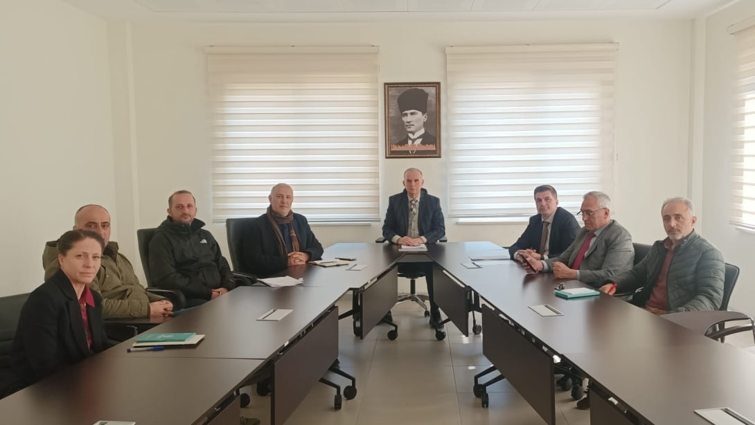 22-23 Mart 2025 tarihinde gerçekleştirilecek olan 2. Dönem Açık Öğretim Lise Sınavında görevli Bina Sınav Sorumluları ile Şube Müdürü Sn. Necati KOÇ başkanlığında toplantı gerçekleştirildi.