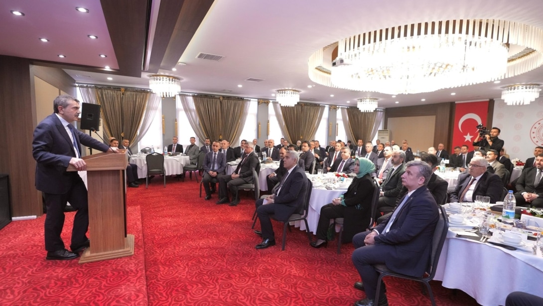 Bakan Tekin, 81 İlin Millî Eğitim Müdürüyle İftar Programında Bir Araya Geldi