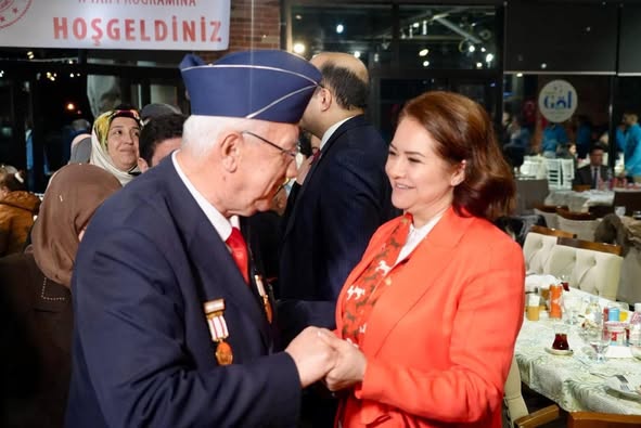BAŞKAN MÜGE YILDIZ TOPAK ŞEHİT VE GAZİ AİLELERİYLE İFTARDA BULUŞTU