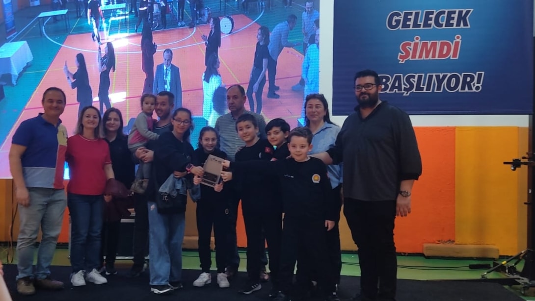 Bilim Sanat Merkezi Öğrencileri ve Öğretmenleri Vex IQ Turnuvalarının Çanakkale Ayağında 3. Oldu ve CREATE AWARD Ödülünü Kazandı