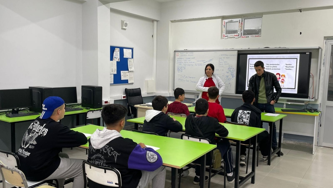 Ergene Eren Mesleki ve Teknik Anadolu Lisesinde Beceri Eğitimi Destekleme ve Yetiştirme Kursları Kapsamında Eğitim Verilmeye Başlandı