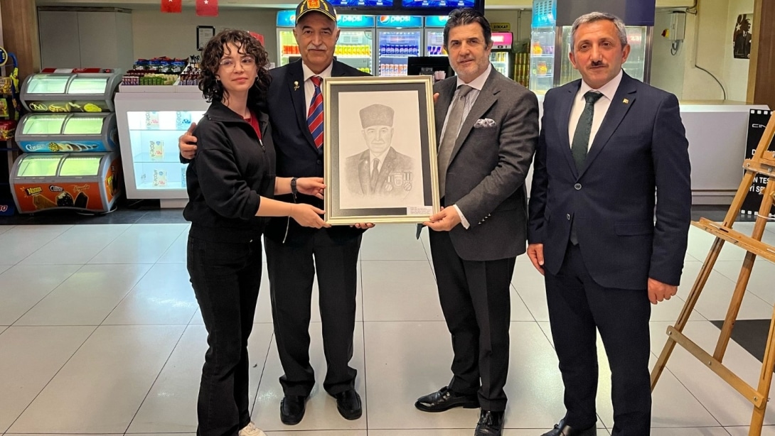 “Geleceğe Miras: Türkiye Yüzyılında Gazilerimizle Cumhuriyetin İzinde” Projesi Kapsamında Belgesel Gösterimi ve Fotoğraf Sergisi Gerçekleştirildi
