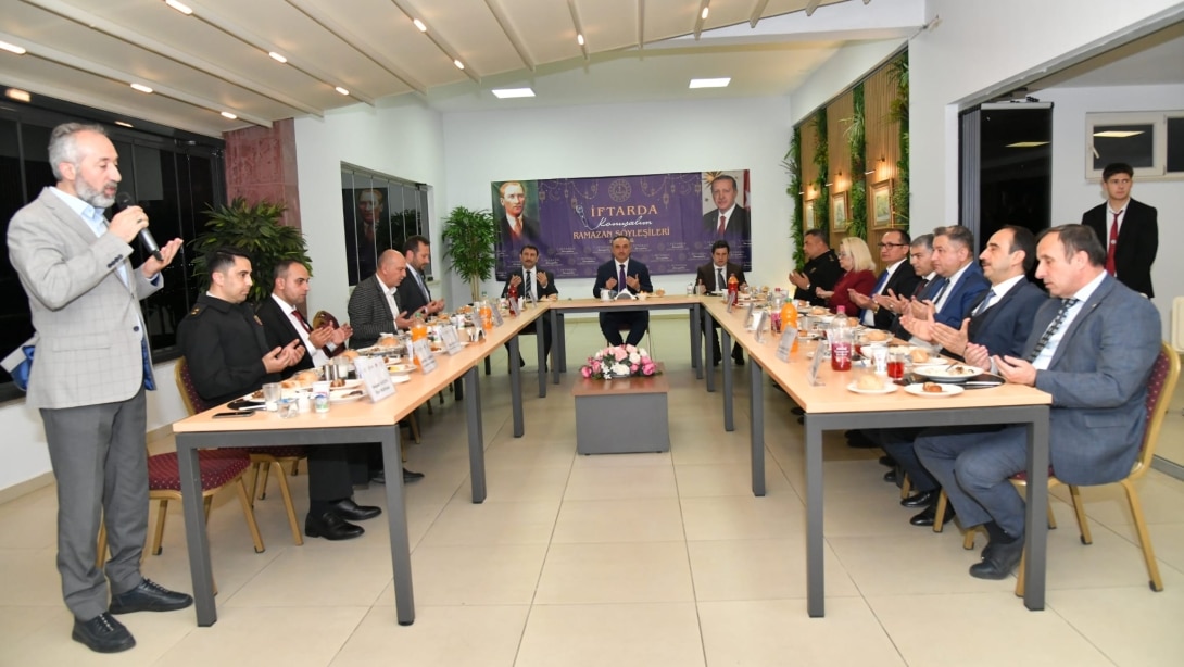“İftarda Konuşalım” Söyleşi Programı Süleymanpaşa’da Valimiz Recep Soytürk’ün Katılımıyla Devam Etti