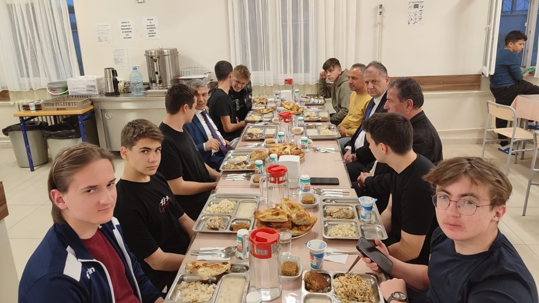 “İftarda Konuşalım” Söyleşi Programı Tekirdağ Anadolu Lisesinde gerçekleştirildi.