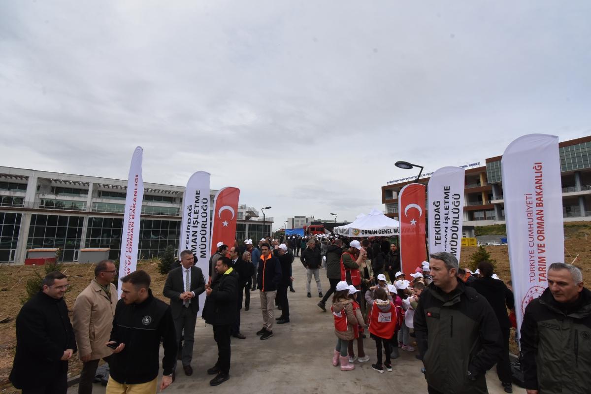 ORMAN HAFTASI DOLAYISIYLA TEKİRDAĞ NKÜ’DE FİDAN DİKİMİ GERÇEKLEŞTİ