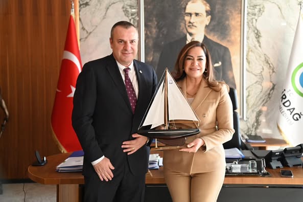 Tekirdağ Büyükşehir Belediye Başkanı Dr. Candan YÜCEER’ i makamında ziyaret etti.