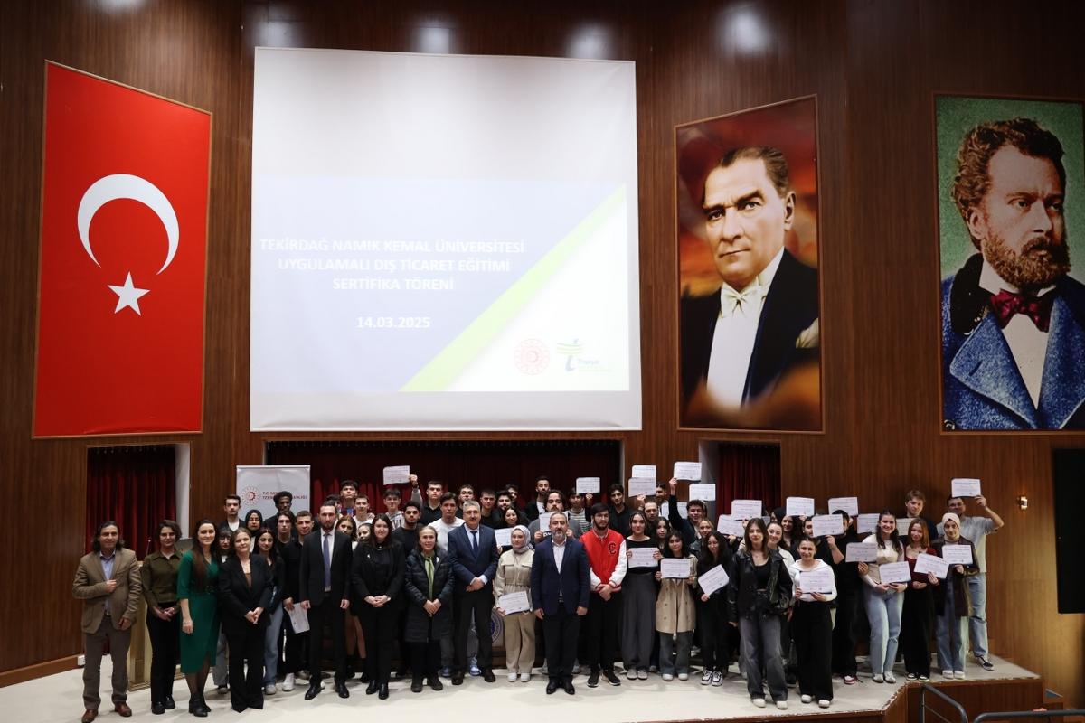 TEKİRDAĞ NKÜ ÖĞRENCİLERİNE TRAKYAKA TARAFINDAN VERİLEN ‘UYGULAMALI DIŞ TİCARET EĞİTİMİ’NİN SERTİFİKA TÖRENİ GERÇEKLEŞTİ