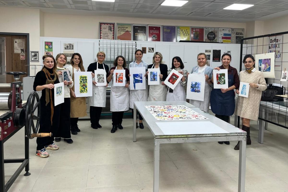TEKİRDAĞ NKÜ’DE 8 MART DÜNYA KADINLAR GÜNÜ KAPSAMINDA “MONO BASKIDA YARATICILIK” ATÖLYE ÇALIŞMASI GERÇEKLEŞTİRİLDİ