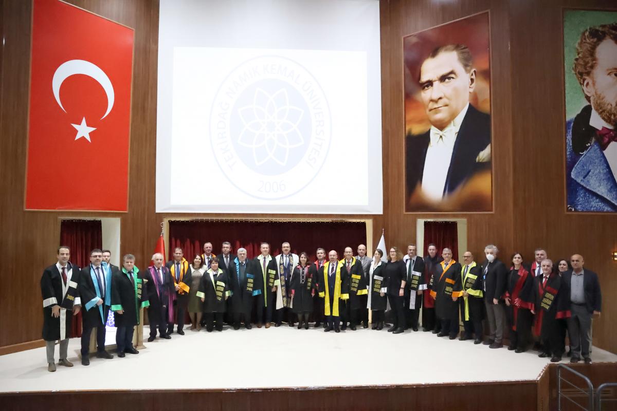 TEKİRDAĞ NKÜ’DE AKADEMİK CÜBBE GİYME VE HİZMET ÖDÜL TÖRENLERİ GERÇEKLEŞTİ