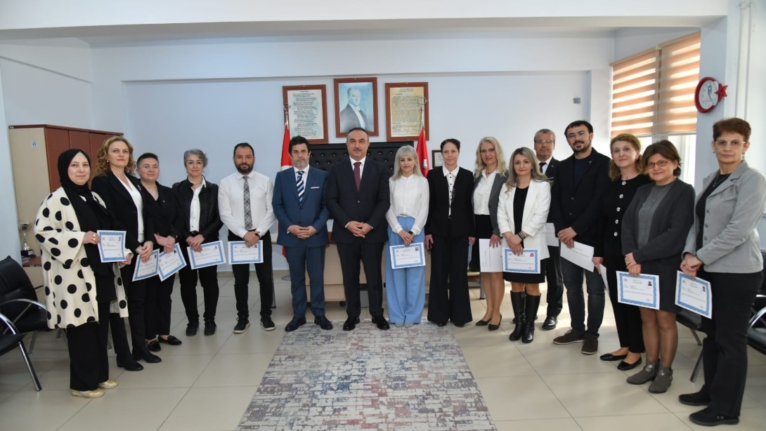 Tekirdağ Valisi Sn. Recep SOYTÜRK Okul İdarecileri ve Öğretmenlere “Başarı Belgesi” Takdim Etti