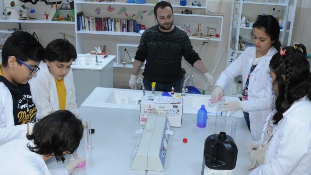 Yönetici ve Öğretmenlerin Ders ve Ek Ders Saatlerine İlişkin Düzenleme, Resmî Gazete’de Yayımlandı