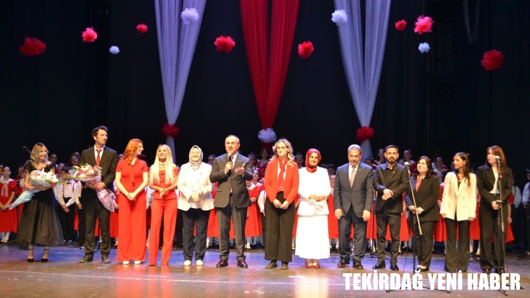 23 Nisan Ulusal Egemenlik ve Çocuk Bayramı etkinlikleri kapsamında düzenlenen Çocuk Bayramı Konserine Sn. Vali Recep SOYTÜRK, Eşi Sn. Nurdan SOYTÜRK, Sn. Kaymakam Mustafa GÜLER katıldı