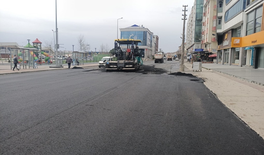BÜYÜKŞEHİR, YOL YAPIM ÇALIŞMALARINA HIZ VERDİ