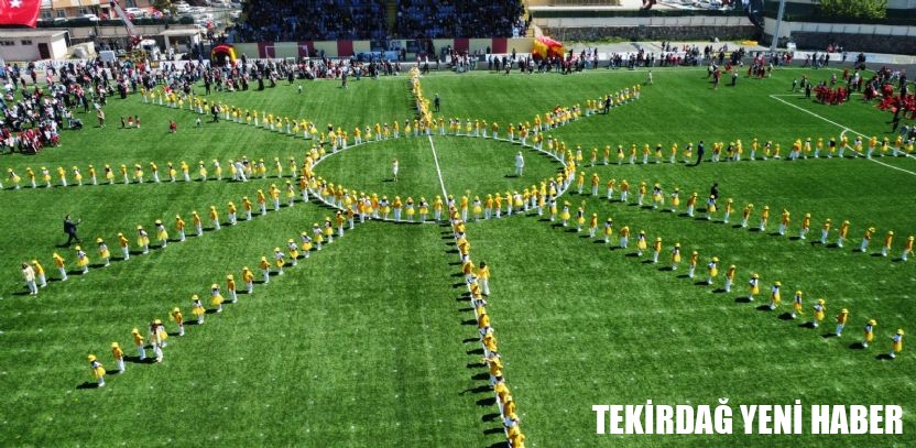 Başkan Sarıkurt, Stadyumdaki 23 Nisan Kutlamalarına Katıldı